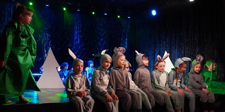 Powiększ grafikę: dzien-teatru-w-palacu-mlodziezy-686419.jpg