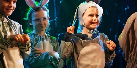 Powiększ grafikę: dzien-teatru-w-palacu-mlodziezy-686421.jpg