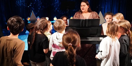 Powiększ grafikę: dzien-teatru-w-palacu-mlodziezy-686425.jpg