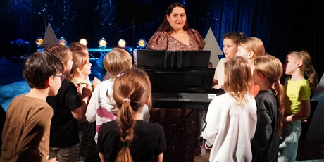 Powiększ grafikę: dzien-teatru-w-palacu-mlodziezy-686426.jpg