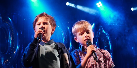 Powiększ grafikę: fotorelacja-z-5-ogolnopolskiego-festiwalu-wokalnego-polskiej-piosenki-z-piosenka-przez-dekade-lata-2000-623749.jpg