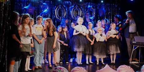 Powiększ grafikę: fotorelacja-z-5-ogolnopolskiego-festiwalu-wokalnego-polskiej-piosenki-z-piosenka-przez-dekade-lata-2000-623766.jpg