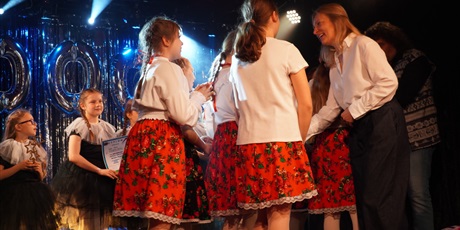 Powiększ grafikę: fotorelacja-z-5-ogolnopolskiego-festiwalu-wokalnego-polskiej-piosenki-z-piosenka-przez-dekade-lata-2000-623799.jpg