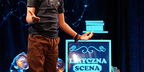 Powiększ grafikę: fotorelacja-z-gdanskiego-konkursu-recytacji-i-form-scenicznych-liryczna-scena-mistrzow-679567.jpg