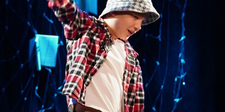 Powiększ grafikę: fotorelacja-z-gdanskiego-konkursu-recytacji-i-form-scenicznych-liryczna-scena-mistrzow-679572.jpg