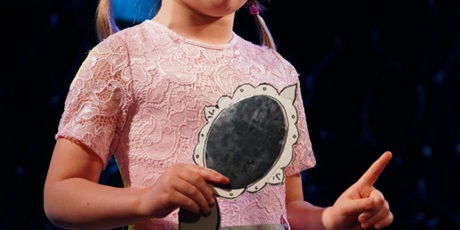 Powiększ grafikę: fotorelacja-z-gdanskiego-konkursu-recytacji-i-form-scenicznych-liryczna-scena-mistrzow-679601.jpg