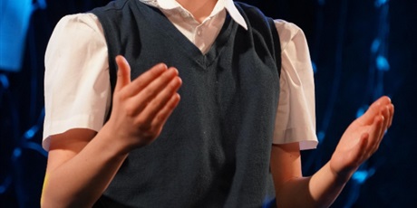 Powiększ grafikę: fotorelacja-z-gdanskiego-konkursu-recytacji-i-form-scenicznych-liryczna-scena-mistrzow-679632.jpg