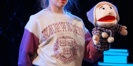 Powiększ grafikę: fotorelacja-z-gdanskiego-konkursu-recytacji-i-form-scenicznych-liryczna-scena-mistrzow-679633.jpg