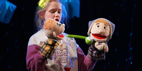 Powiększ grafikę: fotorelacja-z-gdanskiego-konkursu-recytacji-i-form-scenicznych-liryczna-scena-mistrzow-679634.jpg