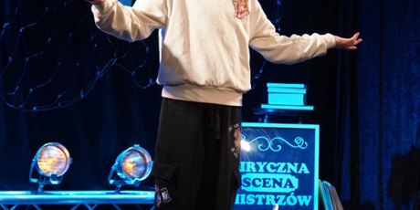 Powiększ grafikę: fotorelacja-z-gdanskiego-konkursu-recytacji-i-form-scenicznych-liryczna-scena-mistrzow-679646.jpg