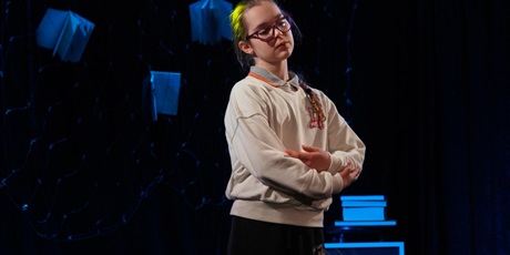 Powiększ grafikę: fotorelacja-z-gdanskiego-konkursu-recytacji-i-form-scenicznych-liryczna-scena-mistrzow-679647.jpg