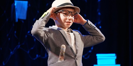 Powiększ grafikę: fotorelacja-z-gdanskiego-konkursu-recytacji-i-form-scenicznych-liryczna-scena-mistrzow-679649.jpg