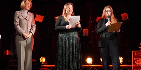 Powiększ grafikę: fotorelacja-z-gdanskiego-konkursu-recytacji-i-form-scenicznych-liryczna-scena-mistrzow-679660.jpg