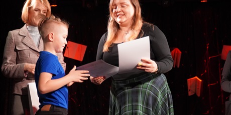 Powiększ grafikę: fotorelacja-z-gdanskiego-konkursu-recytacji-i-form-scenicznych-liryczna-scena-mistrzow-679661.jpg