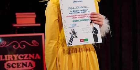 Powiększ grafikę: fotorelacja-z-gdanskiego-konkursu-recytacji-i-form-scenicznych-liryczna-scena-mistrzow-679668.jpg