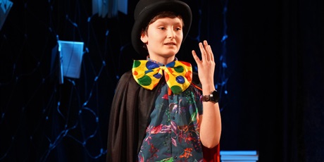 Powiększ grafikę: fotorelacja-z-gdanskiego-konkursu-recytacji-i-form-scenicznych-liryczna-scena-mistrzow-679680.jpg