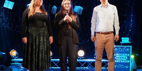 Powiększ grafikę: fotorelacja-z-gdanskiego-konkursu-recytacji-i-form-scenicznych-liryczna-scena-mistrzow-679709.jpg