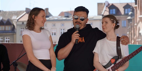 Powiększ grafikę: fotorelacja-z-udzialu-palacu-mlodziezy-w-swiecie-ulicy-lawendowej-626338.jpg