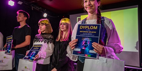 Powiększ grafikę: gala-12-wojewodzkiego-konkursu-fotograficznego-swiatlem-malowane-701026.jpg