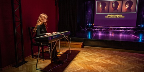 Powiększ grafikę: gala-12-wojewodzkiego-konkursu-fotograficznego-swiatlem-malowane-701029.jpg