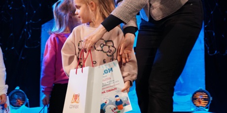 Powiększ grafikę: gala-13-gdanskiego-konkursu-plastycznego-zimowe-zabawy-675075.jpg