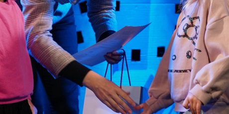 Powiększ grafikę: gala-13-gdanskiego-konkursu-plastycznego-zimowe-zabawy-675076.jpg