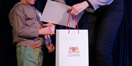 Powiększ grafikę: gala-13-gdanskiego-konkursu-plastycznego-zimowe-zabawy-675084.jpg