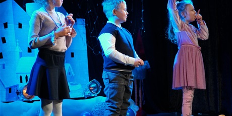 Powiększ grafikę: gala-13-gdanskiego-konkursu-plastycznego-zimowe-zabawy-675091.jpg