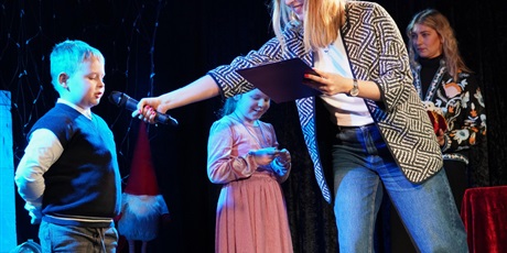 Powiększ grafikę: gala-13-gdanskiego-konkursu-plastycznego-zimowe-zabawy-675093.jpg