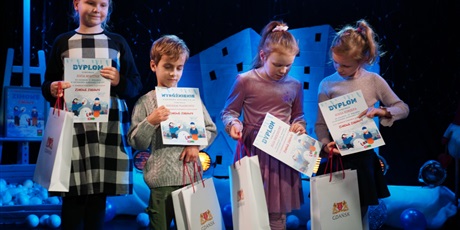 Powiększ grafikę: gala-13-gdanskiego-konkursu-plastycznego-zimowe-zabawy-675102.jpg