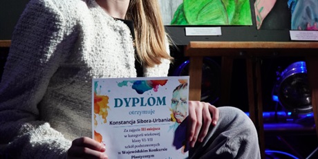 Powiększ grafikę: gala-wojewodzkiego-konkursu-plastycznego-tworczy-dialog-z-mistrzami-sztuki-695524.jpg