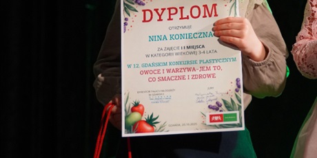 Powiększ grafikę: gala-wreczenia-nagrod-12-gdanskiego-konkursu-plastycznego-owoce-i-warzywa-jem-to-co-smaczne-i-zdrowe-648796.jpg