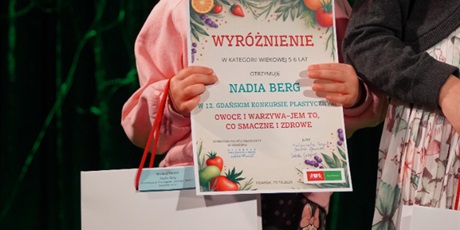Powiększ grafikę: gala-wreczenia-nagrod-12-gdanskiego-konkursu-plastycznego-owoce-i-warzywa-jem-to-co-smaczne-i-zdrowe-648803.jpg