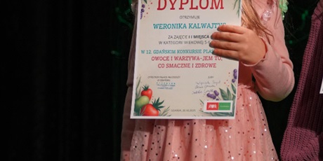 Powiększ grafikę: gala-wreczenia-nagrod-12-gdanskiego-konkursu-plastycznego-owoce-i-warzywa-jem-to-co-smaczne-i-zdrowe-648807.jpg