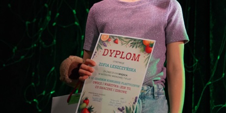 Powiększ grafikę: gala-wreczenia-nagrod-12-gdanskiego-konkursu-plastycznego-owoce-i-warzywa-jem-to-co-smaczne-i-zdrowe-648816.jpg
