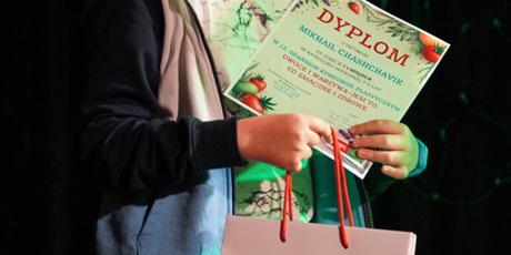 Powiększ grafikę: gala-wreczenia-nagrod-12-gdanskiego-konkursu-plastycznego-owoce-i-warzywa-jem-to-co-smaczne-i-zdrowe-648819.jpg