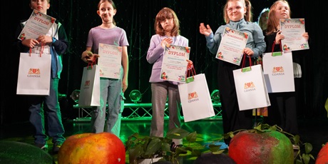 Powiększ grafikę: gala-wreczenia-nagrod-12-gdanskiego-konkursu-plastycznego-owoce-i-warzywa-jem-to-co-smaczne-i-zdrowe-648821.jpg