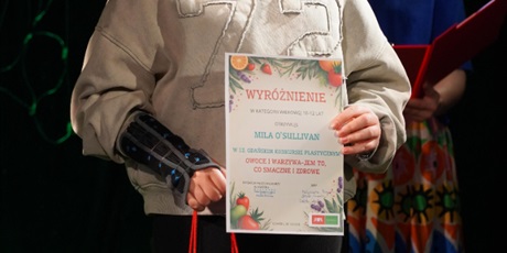 Powiększ grafikę: gala-wreczenia-nagrod-12-gdanskiego-konkursu-plastycznego-owoce-i-warzywa-jem-to-co-smaczne-i-zdrowe-648825.jpg