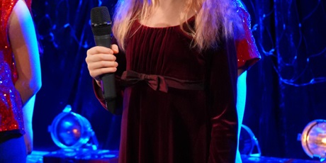 Powiększ grafikę: koncert-koled-i-piosenek-swiatecznych-pracowni-wokalnej-anny-jankowskiej-kruk-666108.jpg