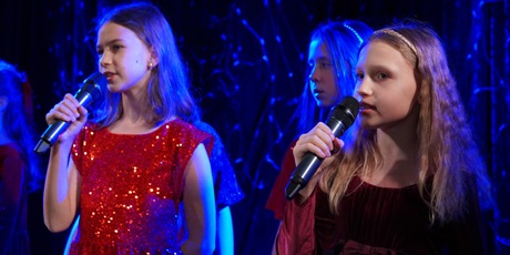 Powiększ grafikę: koncert-koled-i-piosenek-swiatecznych-pracowni-wokalnej-anny-jankowskiej-kruk-666112.jpg