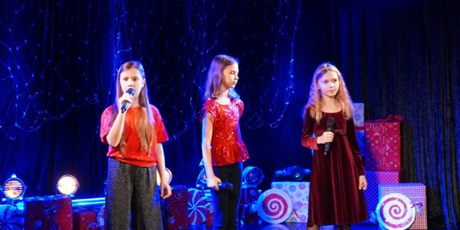 Powiększ grafikę: koncert-koled-i-piosenek-swiatecznych-pracowni-wokalnej-anny-jankowskiej-kruk-666115.jpg