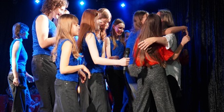 Powiększ grafikę: koncert-koled-i-piosenek-swiatecznych-pracowni-wokalnej-anny-jankowskiej-kruk-666153.jpg