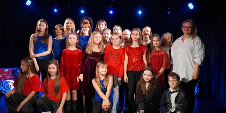 Powiększ grafikę: koncert-koled-i-piosenek-swiatecznych-pracowni-wokalnej-anny-jankowskiej-kruk-666155.jpg