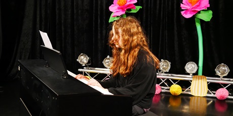 Powiększ grafikę: koncert-pracowni-keyboardu-703415.jpg