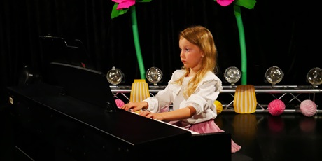 Powiększ grafikę: koncert-pracowni-keyboardu-703418.jpg