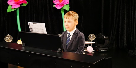 Powiększ grafikę: koncert-pracowni-keyboardu-703419.jpg