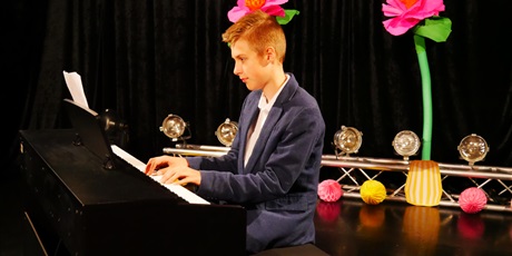 Powiększ grafikę: koncert-pracowni-keyboardu-703421.jpg