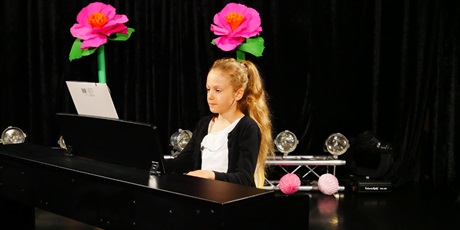 Powiększ grafikę: koncert-pracowni-keyboardu-703429.jpg