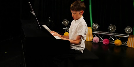 Powiększ grafikę: koncert-pracowni-keyboardu-703430.jpg