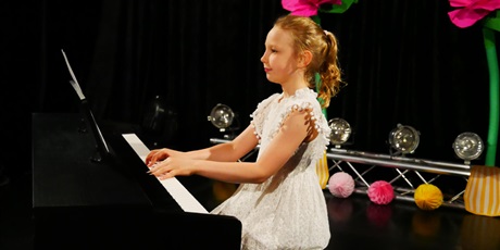 Powiększ grafikę: koncert-pracowni-keyboardu-703431.jpg